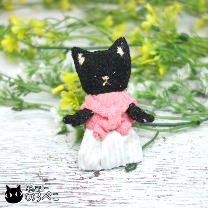 ギャラリーのろぺこ｜黒猫ちゃんの立体刺繍ブローチ by コノハ